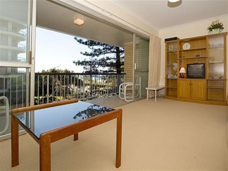 6/2 Britannia Avenue, Broadbeach QLD 4218