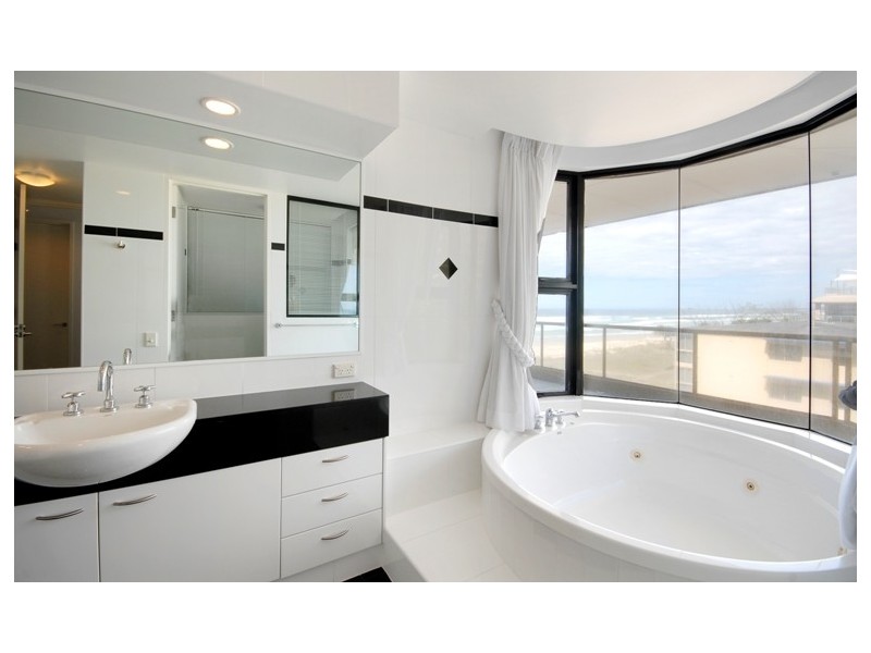 Penthouse ‘Ocean Resort’, 3527 Main Beach Parade, Main Beach QLD 4217