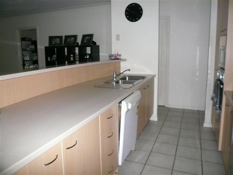 15 Ballybunyon Crescent, Hope Island QLD 4212