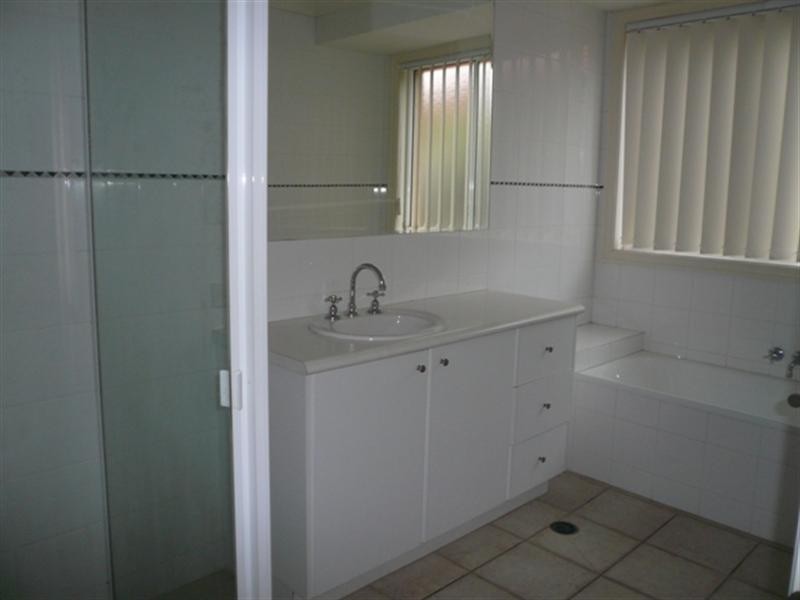 15 Ballybunyon Crescent, Hope Island QLD 4212