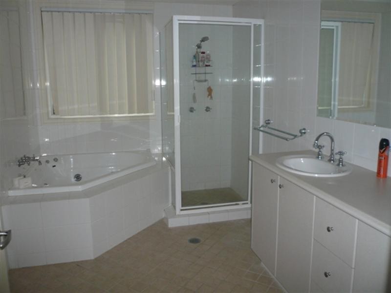 15 Ballybunyon Crescent, Hope Island QLD 4212