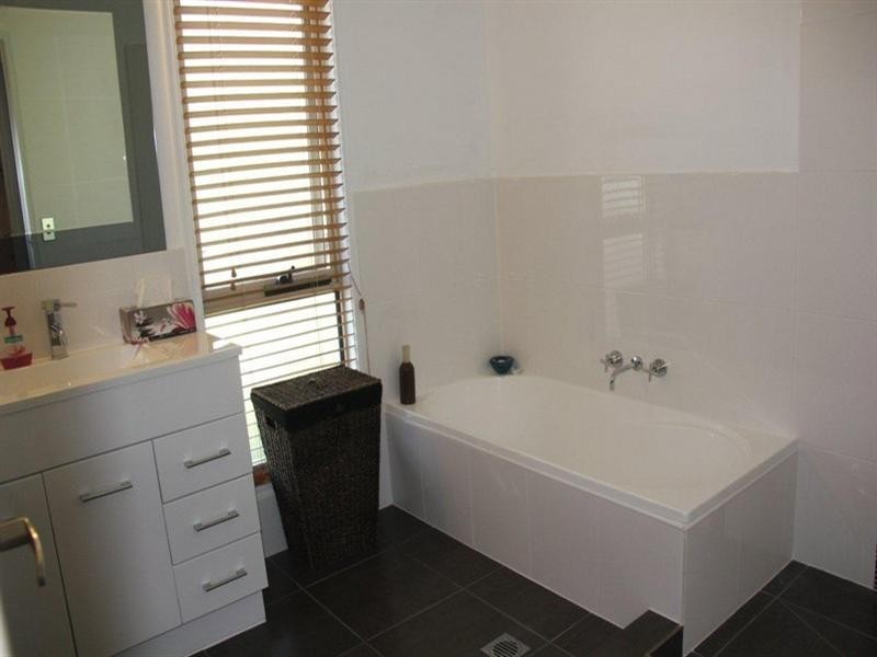 2-4 Terania Court, Tallebudgera QLD 4228