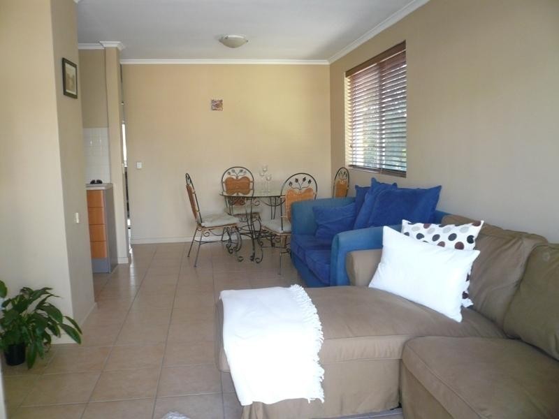 6/8 Darrambal Street, Chevron Island QLD 4217