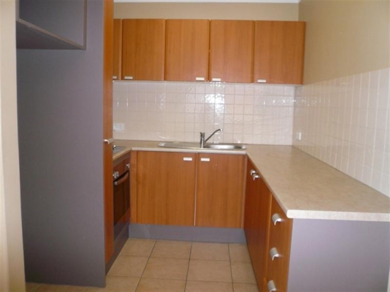 6/8 Darrambal Street, Chevron Island QLD 4217