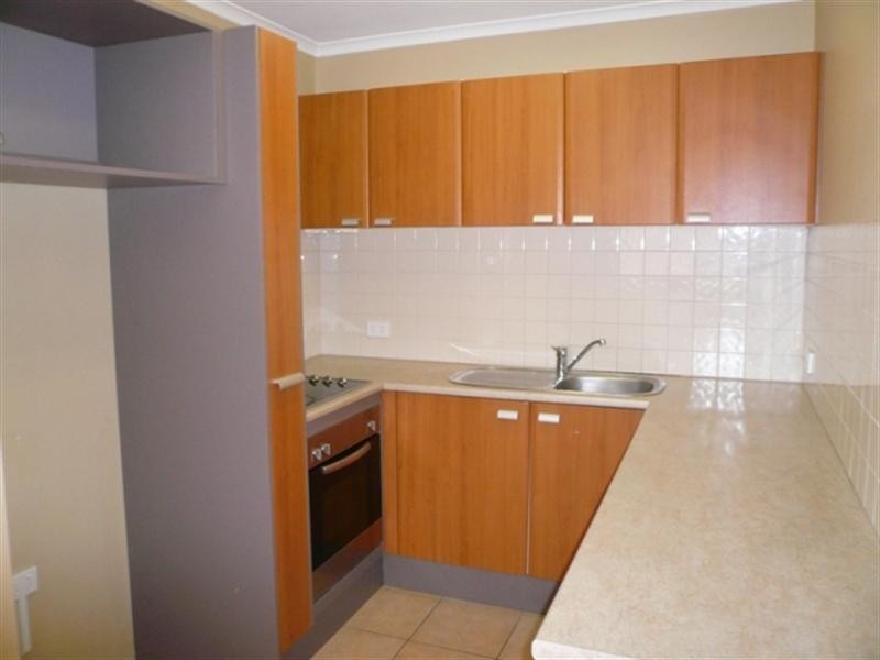 6/8 Darrambal Street, Chevron Island QLD 4217