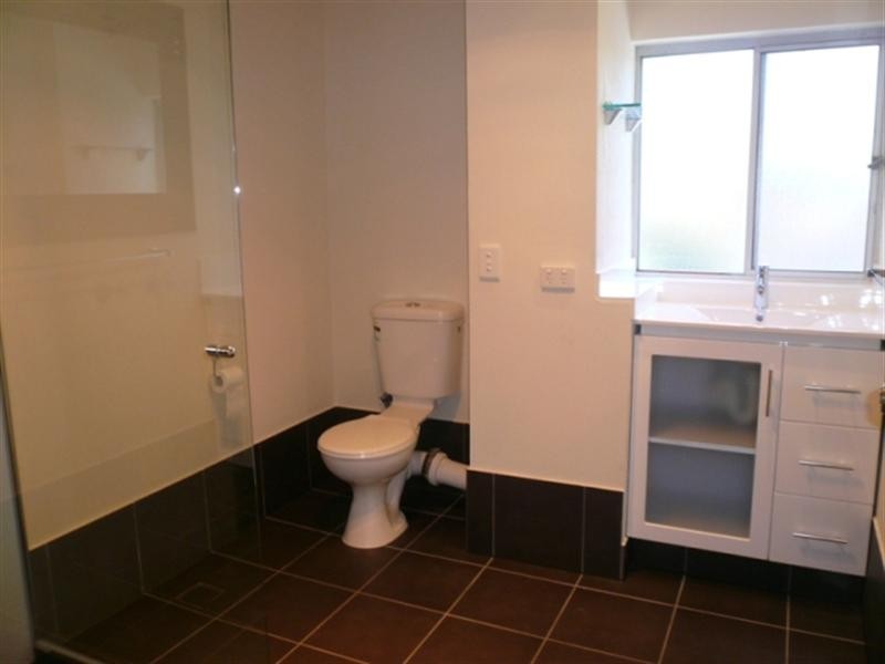 6/8 Darrambal Street, Chevron Island QLD 4217