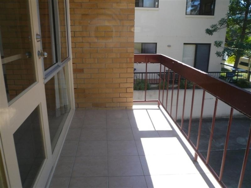 6/8 Darrambal Street, Chevron Island QLD 4217