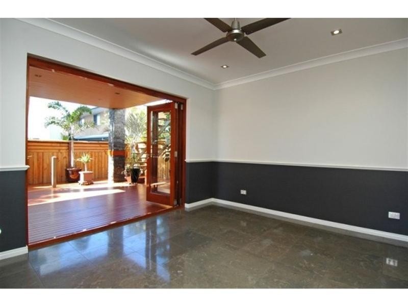 111 Petrel Avenue, Mermaid Beach QLD 4218