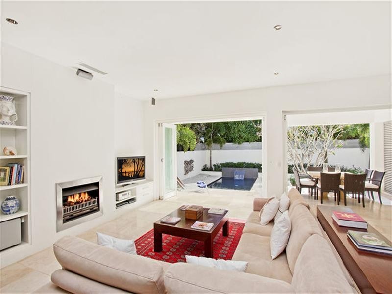 43 Fourth Avenue, Palm Beach QLD 4221