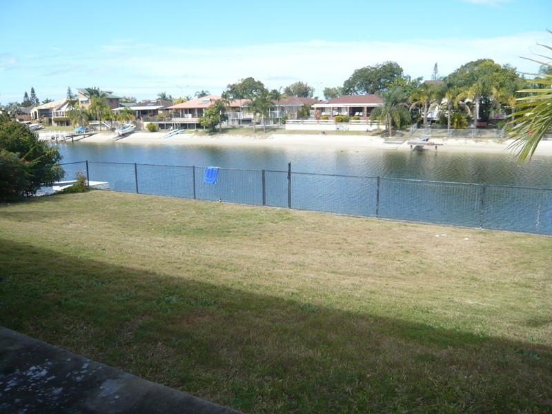 25 Sundowner Court, Mermaid Waters QLD 4218