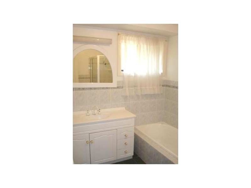 25 Sundowner Court, Mermaid Waters QLD 4218