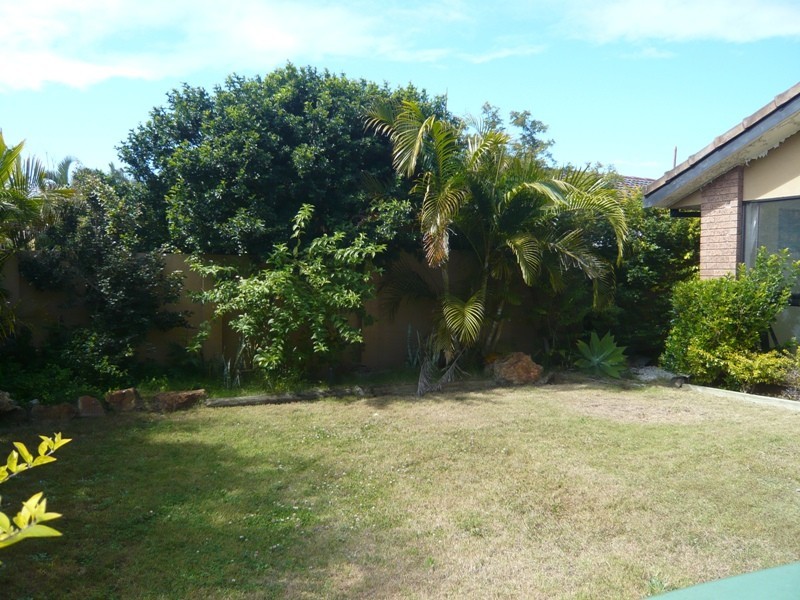 25 Sundowner Court, Mermaid Waters QLD 4218