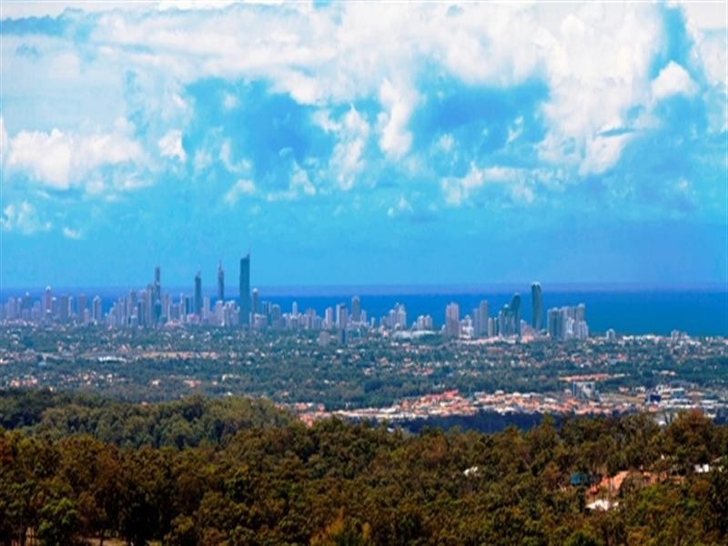 2 Chesterfield Drive, Bonogin QLD 4213