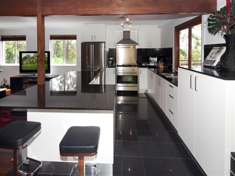 2 Chesterfield Drive, Bonogin QLD 4213