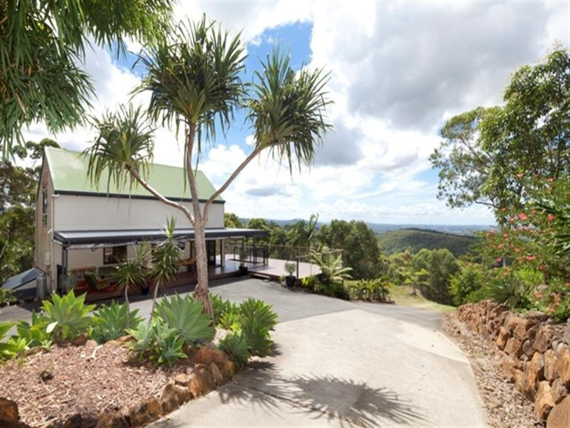 2 Chesterfield Drive, Bonogin QLD 4213