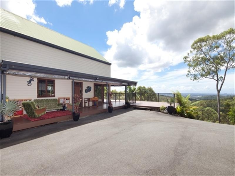 2 Chesterfield Drive, Bonogin QLD 4213