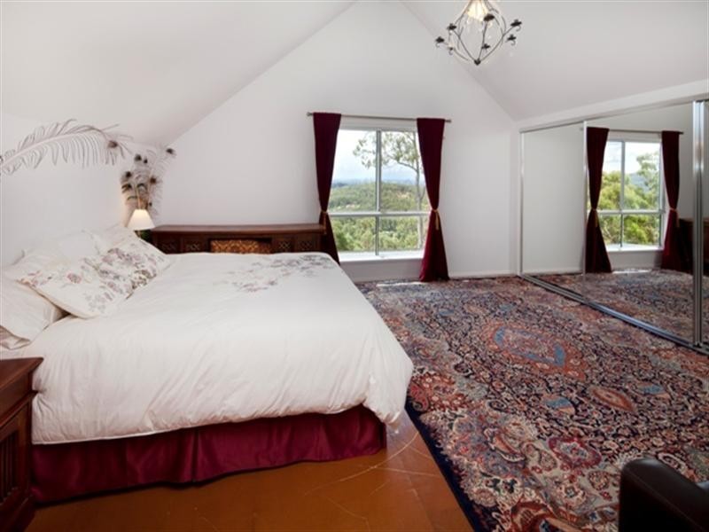 2 Chesterfield Drive, Bonogin QLD 4213