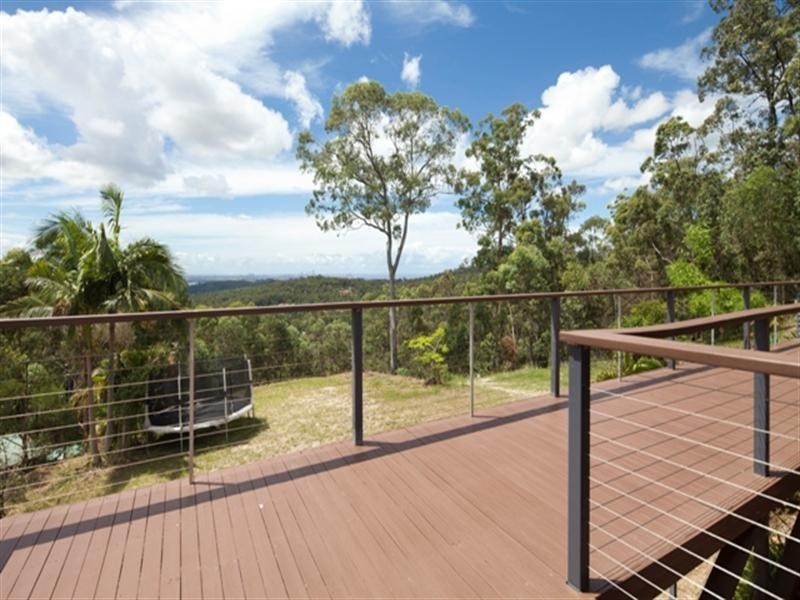 2 Chesterfield Drive, Bonogin QLD 4213