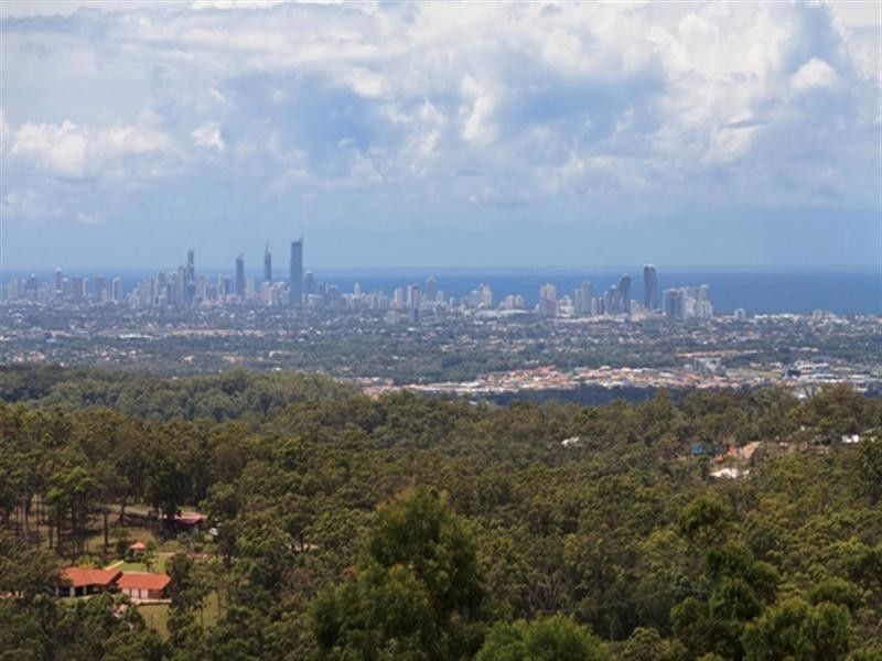 14 Chesterfield Drive, Bonogin QLD 4213