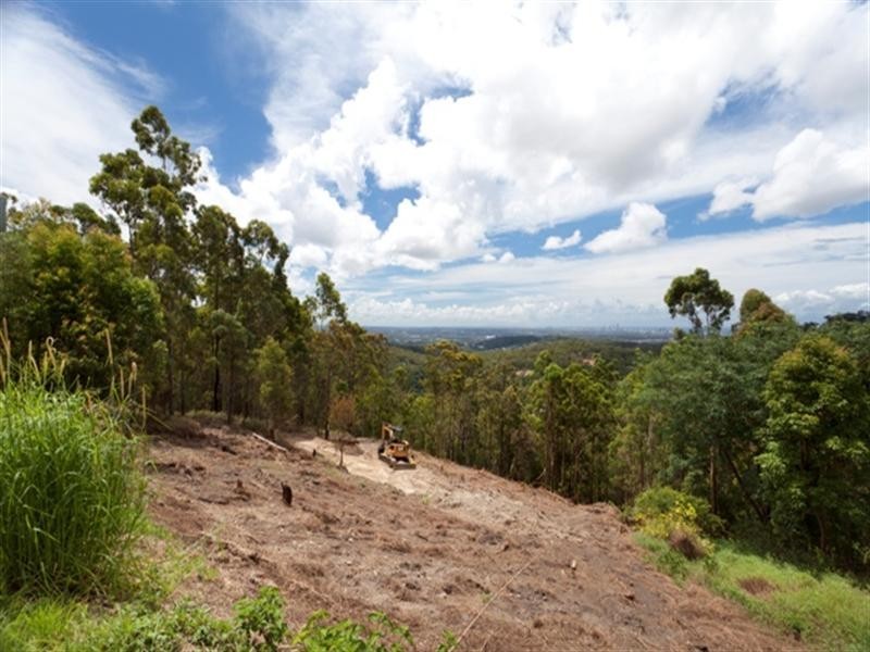 14 Chesterfield Drive, Bonogin QLD 4213