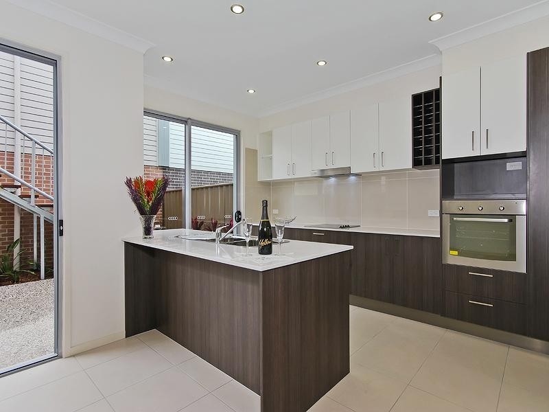 12 Jurien Crescent, Varsity Lakes QLD 4227