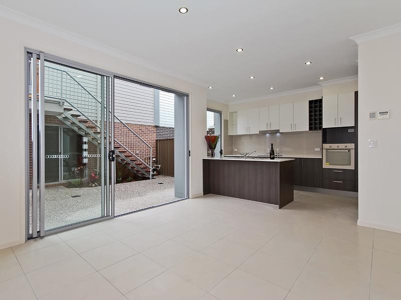 12 Jurien Crescent, Varsity Lakes QLD 4227
