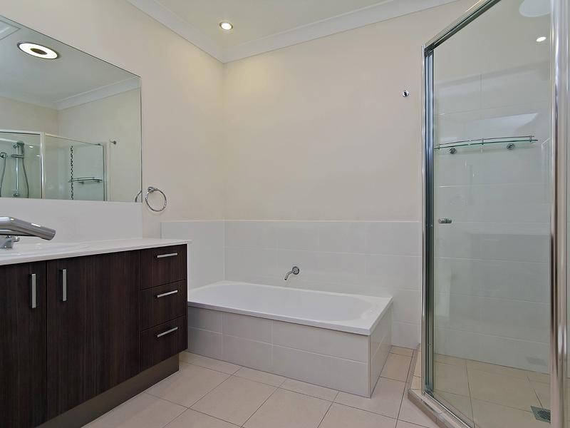 12 Jurien Crescent, Varsity Lakes QLD 4227