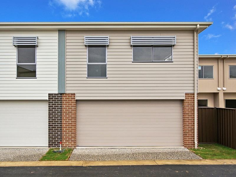 12 Jurien Crescent, Varsity Lakes QLD 4227