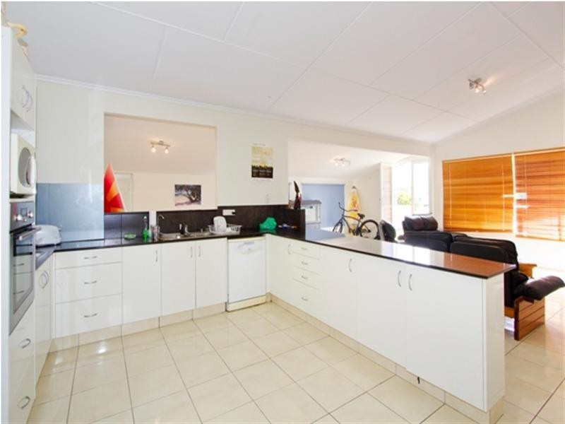 90 Seagull Avenue, Mermaid Beach QLD 4218