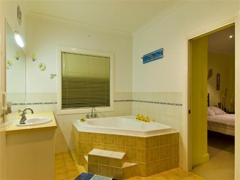 405 Bonogin Road, Bonogin QLD 4213