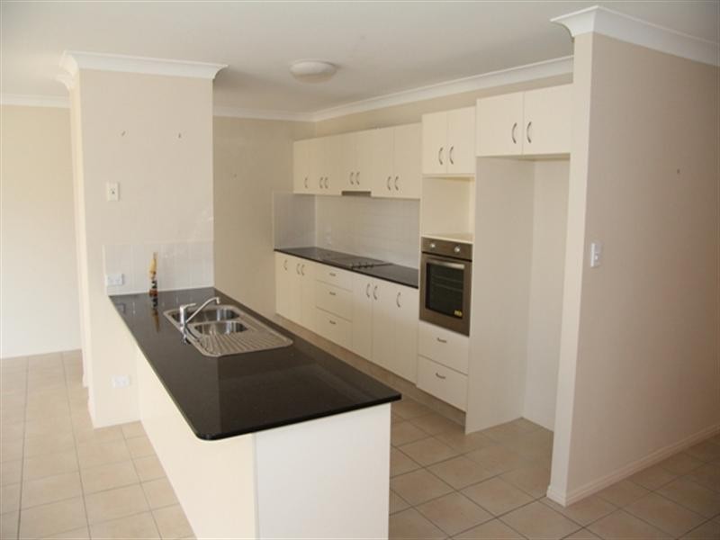 10 Noelene Lane, Arundel QLD 4214