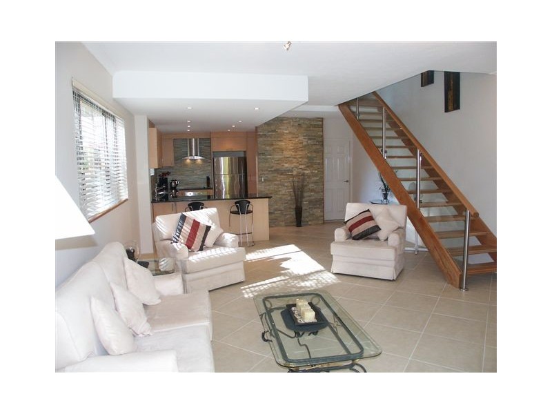 4/1933 Gold Coast Highway, Burleigh Heads QLD 4220