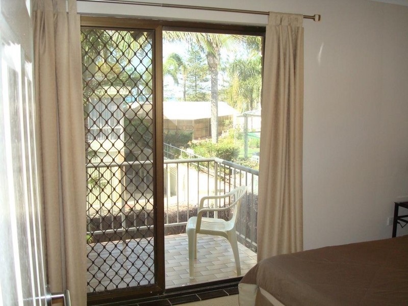 4/1933 Gold Coast Highway, Burleigh Heads QLD 4220