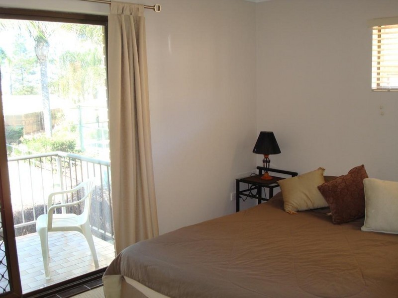 4/1933 Gold Coast Highway, Burleigh Heads QLD 4220