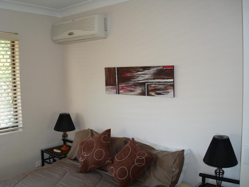 4/1933 Gold Coast Highway, Burleigh Heads QLD 4220