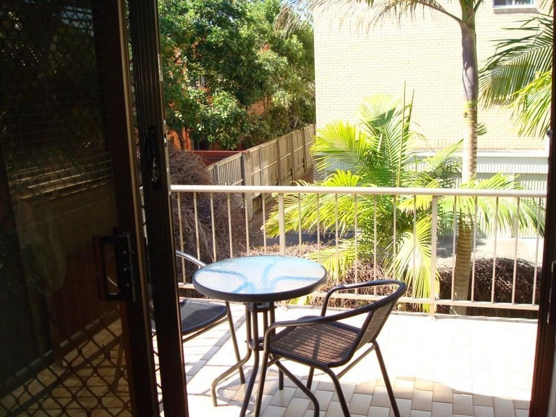 4/1933 Gold Coast Highway, Burleigh Heads QLD 4220