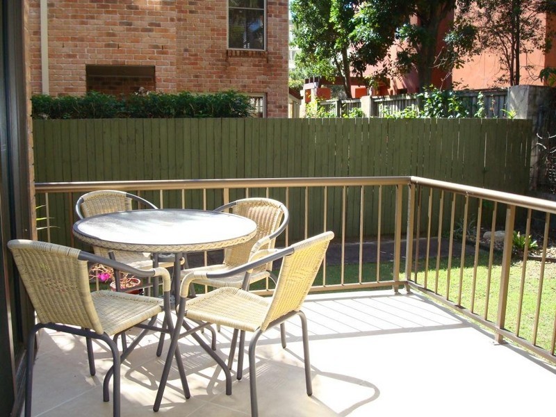 4/1933 Gold Coast Highway, Burleigh Heads QLD 4220