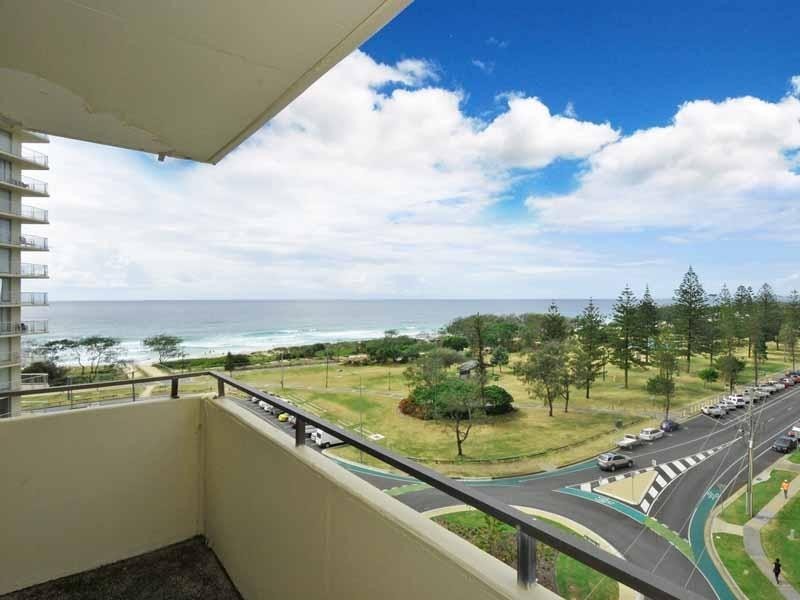 25 ‘Queensleigh’ 5 Queensland Avenue, Broadbeach QLD 4218