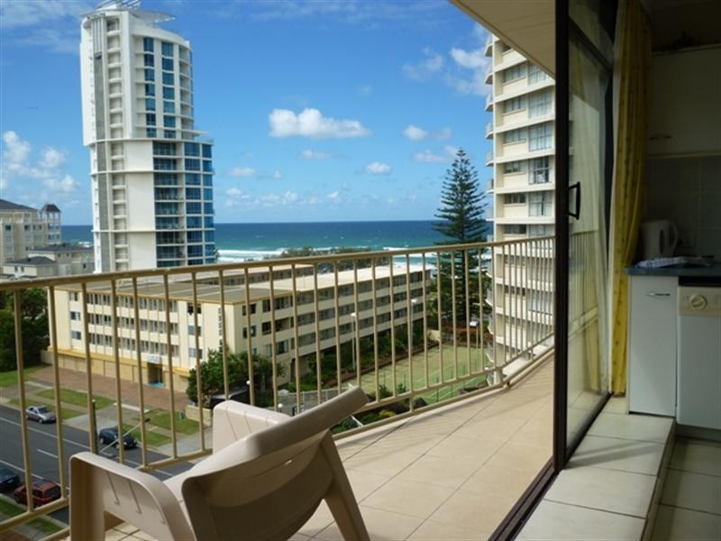 25 ‘Queensleigh’ 5 Queensland Avenue, Broadbeach QLD 4218