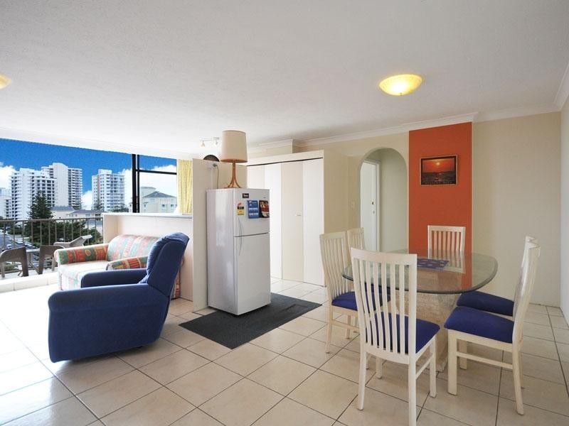 25 ‘Queensleigh’ 5 Queensland Avenue, Broadbeach QLD 4218