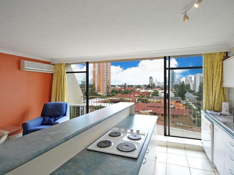 25 ‘Queensleigh’ 5 Queensland Avenue, Broadbeach QLD 4218