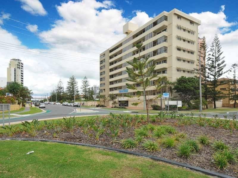 25 ‘Queensleigh’ 5 Queensland Avenue, Broadbeach QLD 4218