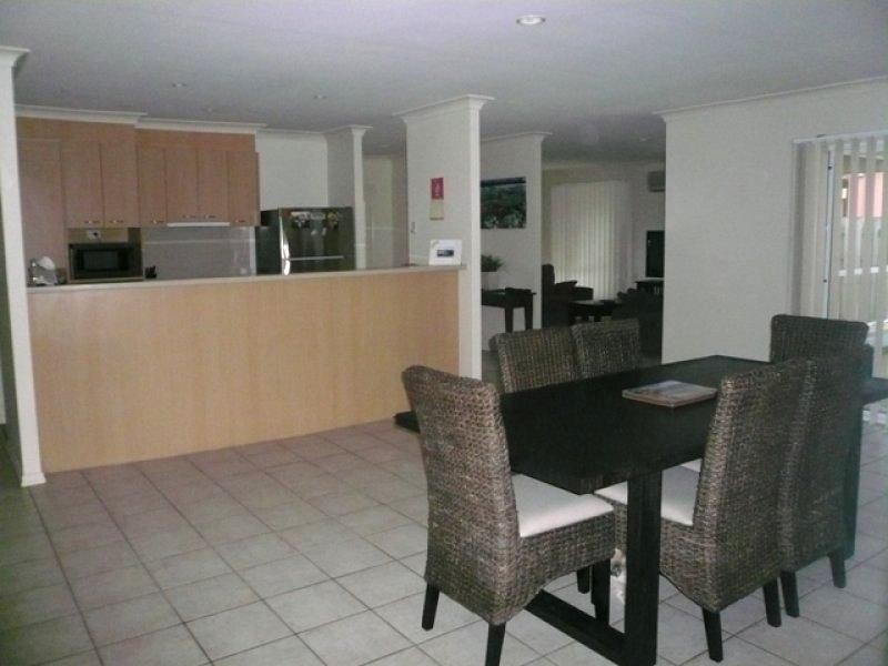 15 Ballybunyon Crescent, Hope Island QLD 4212