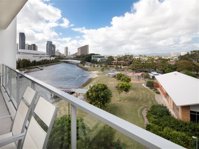 1401 ‘Freshwater Point’ 33 T E Peters Drive, Broadbeach Waters QLD 4218