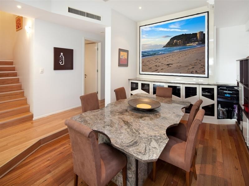 2/8 First Avenue, Broadbeach QLD 4218