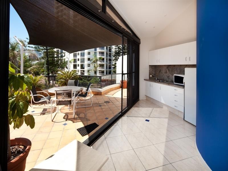2/8 First Avenue, Broadbeach QLD 4218