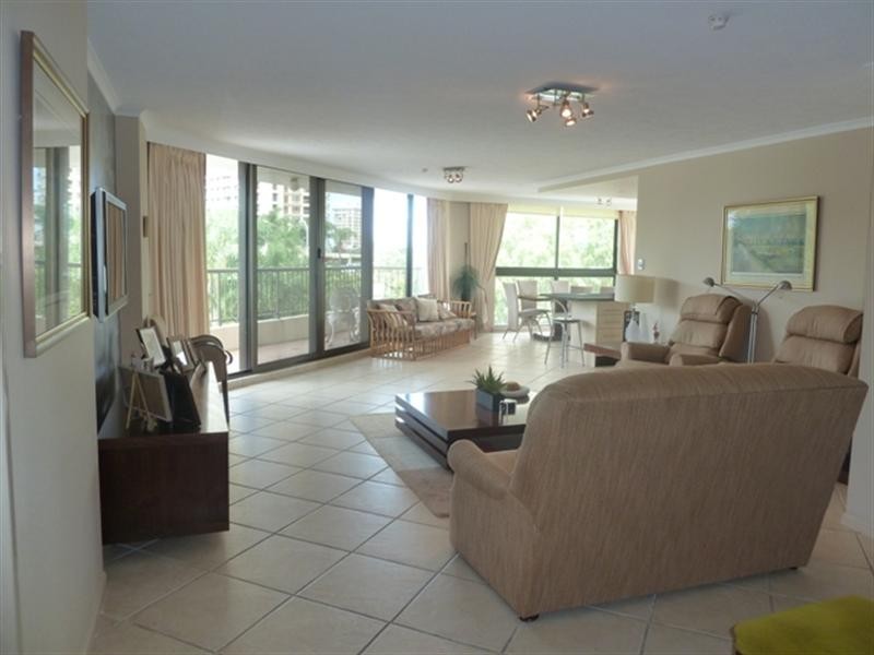 18 ‘The Nelson’ 5 Admiralty Drive, Surfers Paradise QLD 4217