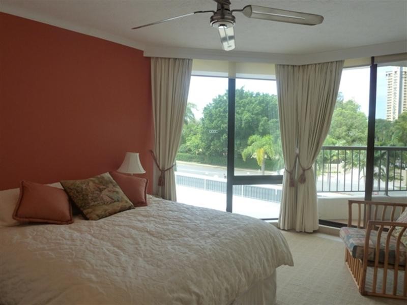 18 ‘The Nelson’ 5 Admiralty Drive, Surfers Paradise QLD 4217