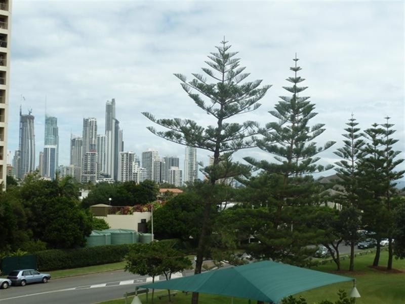 18 ‘The Nelson’ 5 Admiralty Drive, Surfers Paradise QLD 4217
