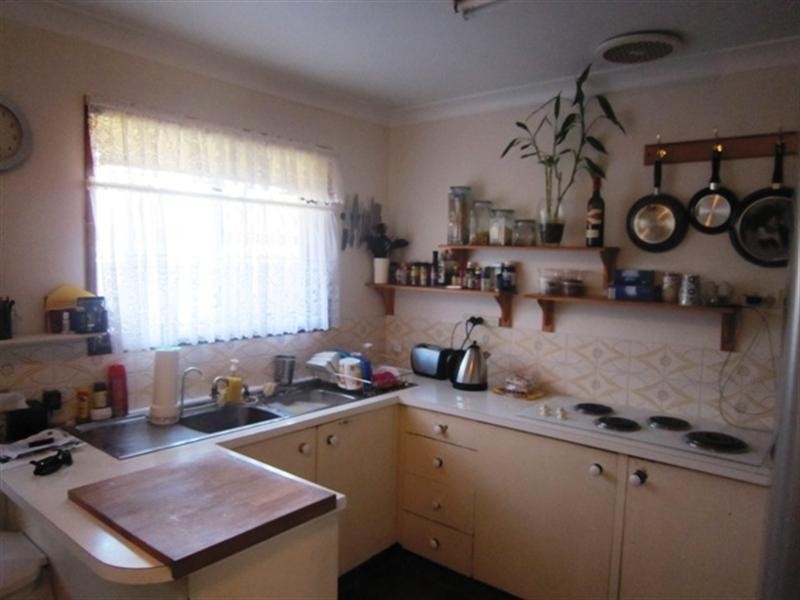 2/8 peacock Place, Burleigh Waters QLD 4220